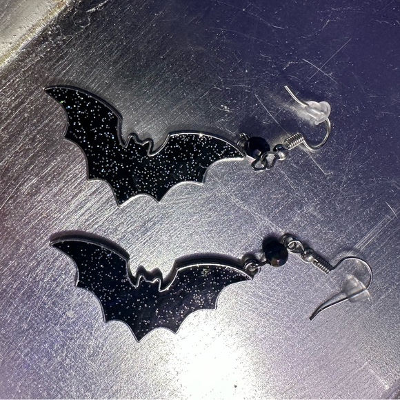 Dangly sparkly bat earrings 🦇 - Picture 2 of 3